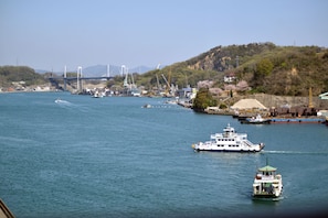 Bureau, fer et planche à repasser, Wi-Fi gratuit, draps fournis