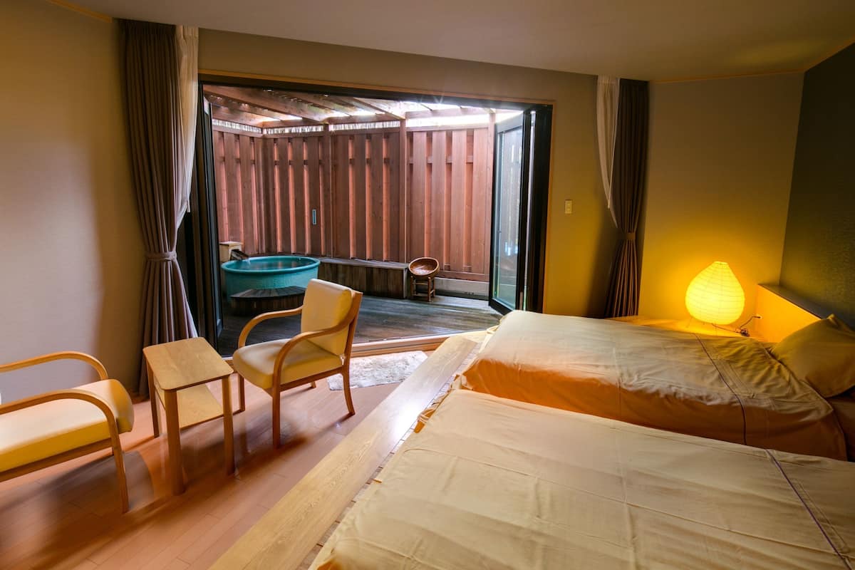 In-room safe, free WiFi, bed sheets