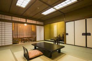 Japanese Style Room with Private Toilet, 10 Tatami-mats, Smoking	 | In-room safe, free WiFi, bed sheets - Hotel Shiroyama (Yugawara)