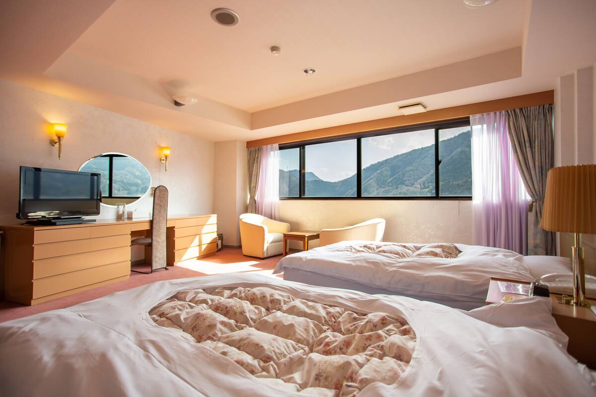Habitación con 2 camas individuales | Wifi gratis y ropa de cama