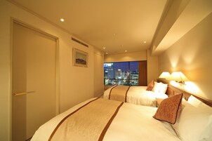 Suite, Smoking | Desk, soundproofing, iron/ironing board, free WiFi