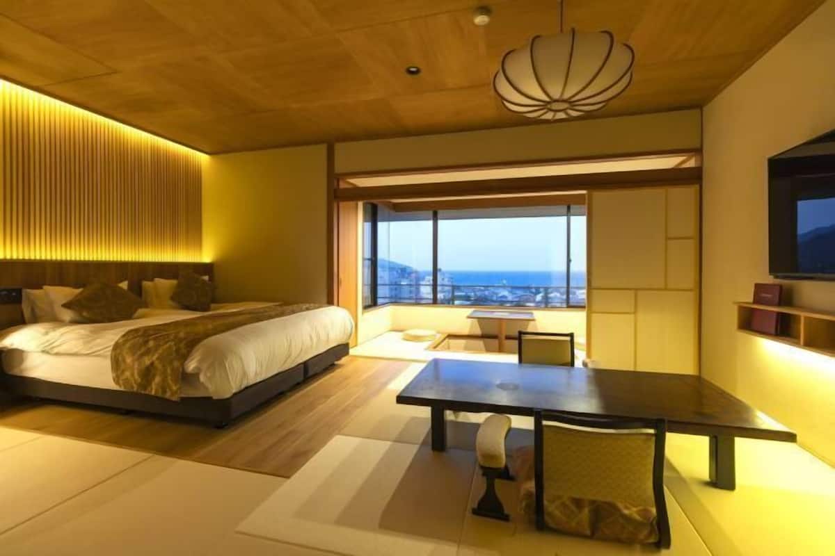 1 bedroom, premium bedding, in-room safe