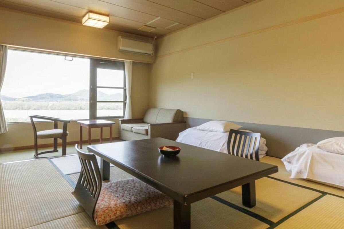 标准房, 无烟房 | 客房内保险箱、免费 WiFi、床单