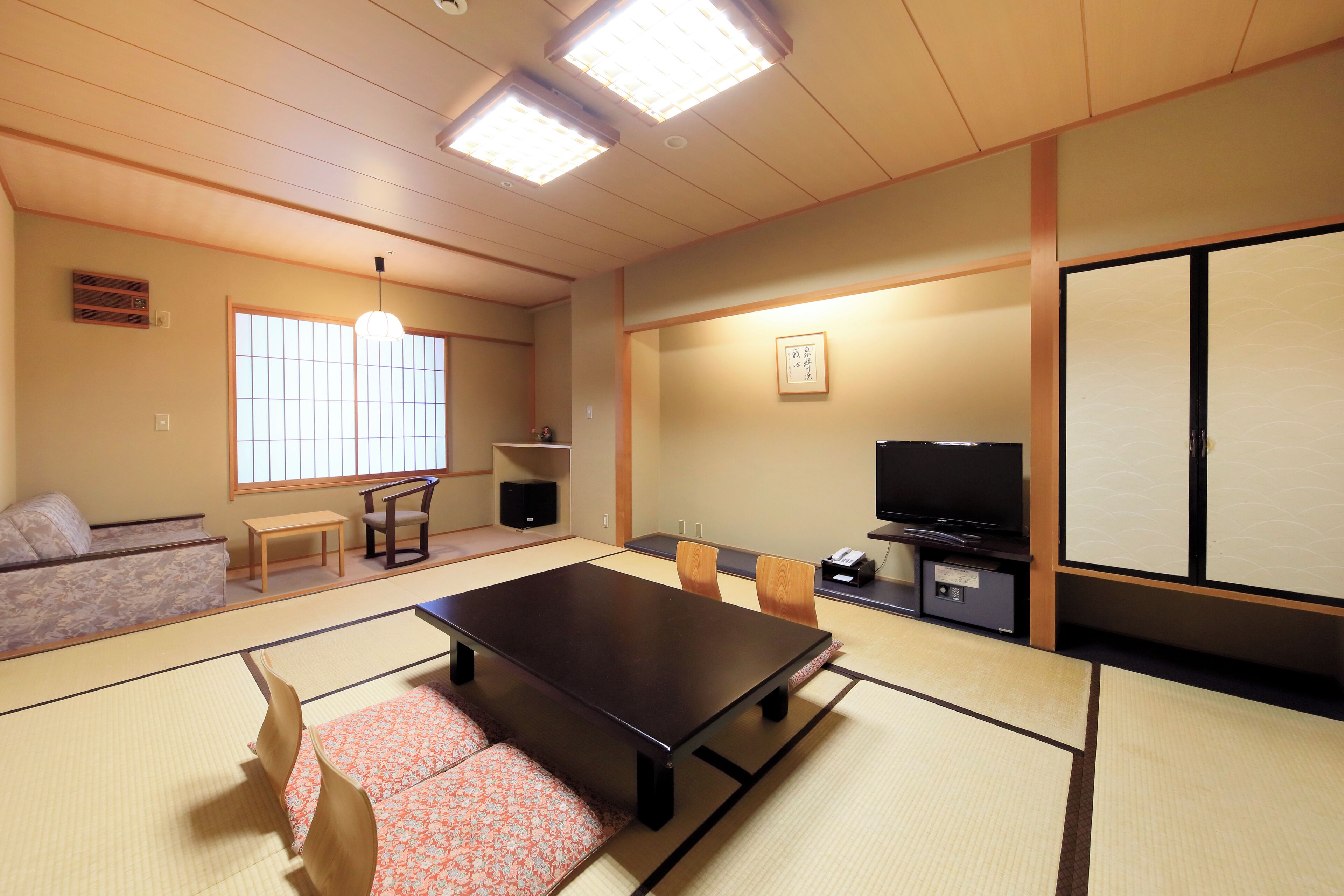 Japanese-style Room, Non Smoking | In-room safe, free WiFi, bed sheets