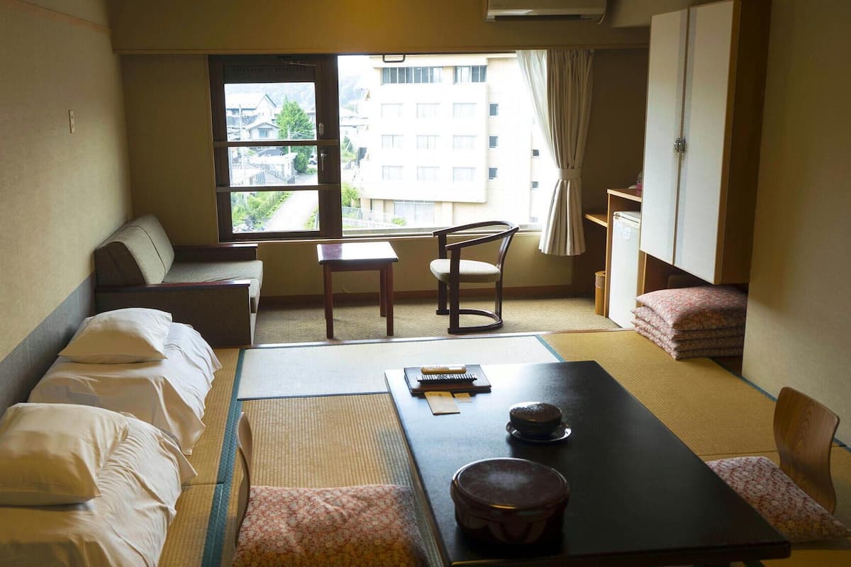 客房内保险箱、免费 WiFi、床单