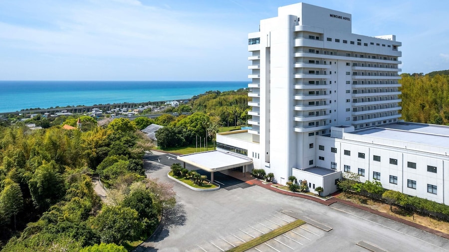Mercure Kochi Tosa Resort & Spa