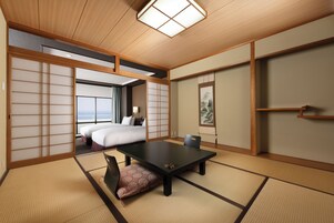 Suite junior, varias camas, vistas a la montaña (Classic Japanese Western Style) | Ropa de cama de alta calidad, edredones de plumas, caja fuerte