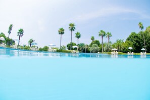 Seasonal outdoor pool, open 2:00 PM to 6:00 PM, pool umbrellas - Mercure Kochi Tosa Resort & Spa (Geisei)