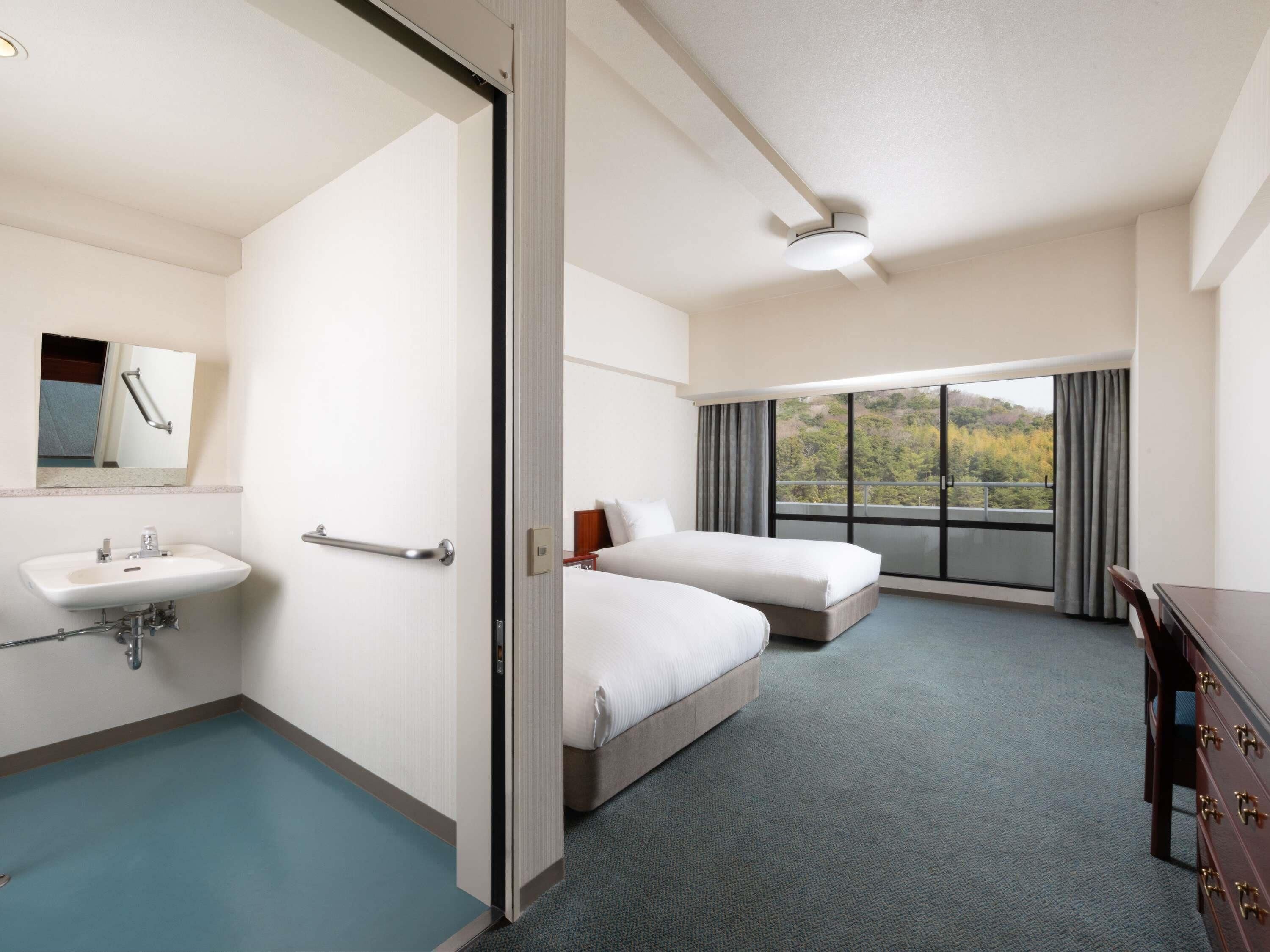 Classic Room, 2 Single Beds, Mountain View | Premium bedding, down duvets, in-room safe, laptop workspace