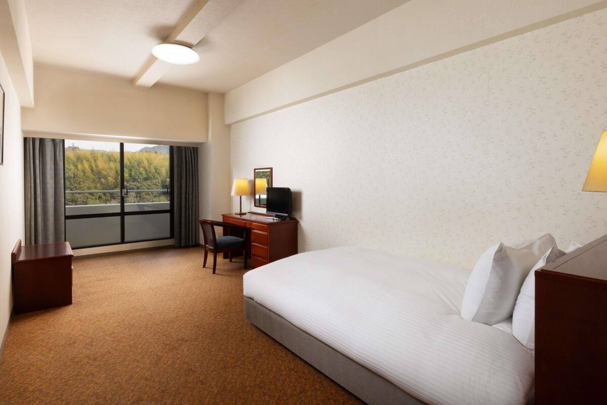 Classic Room, 1 Twin Bed | Premium bedding, down comforters, in-room safe, laptop workspace