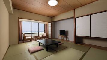 Classic Room, Japanese Style (FUTON), Ocean View | Premium bedding, down comforters, in-room safe, laptop workspace