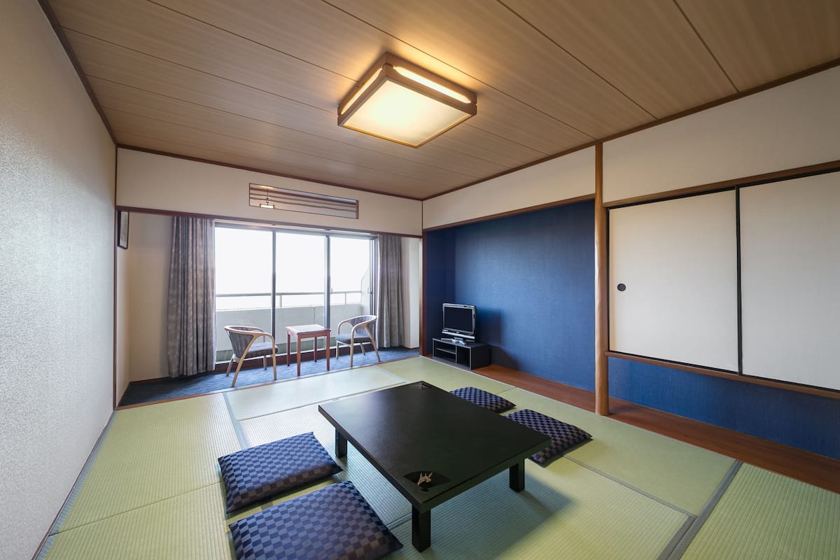 1 bedroom, premium bedding, down duvets, in-room safe