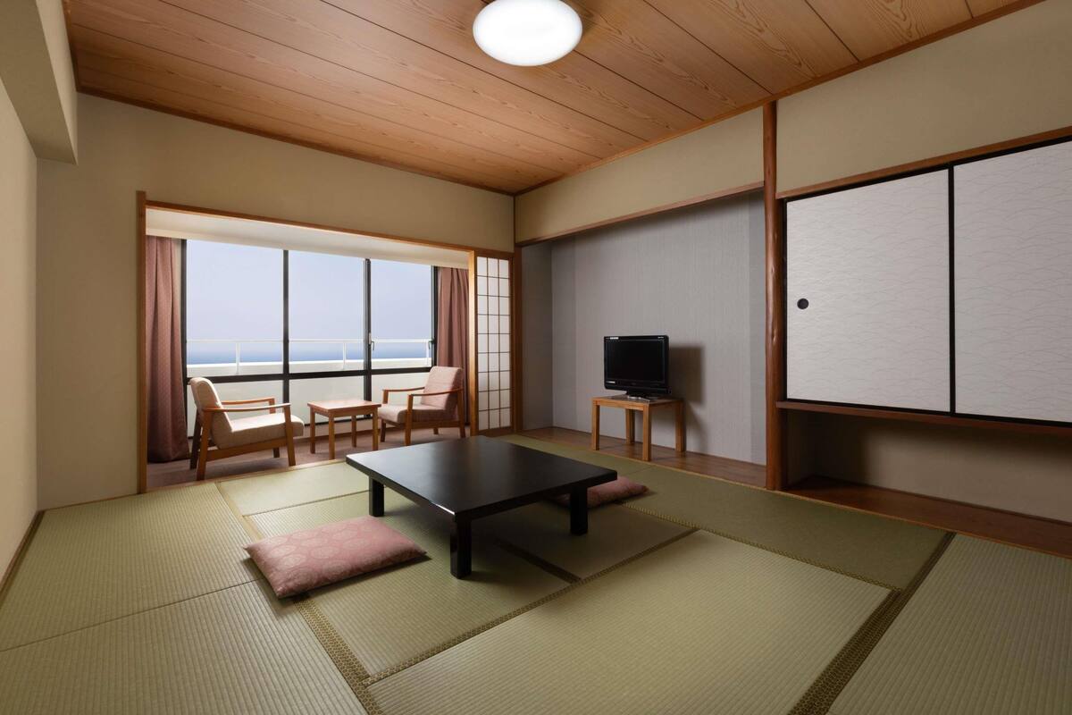 Classic Room, Japanese Style (FUTON), Ocean View | Premium bedding, down comforters, in-room safe, laptop workspace