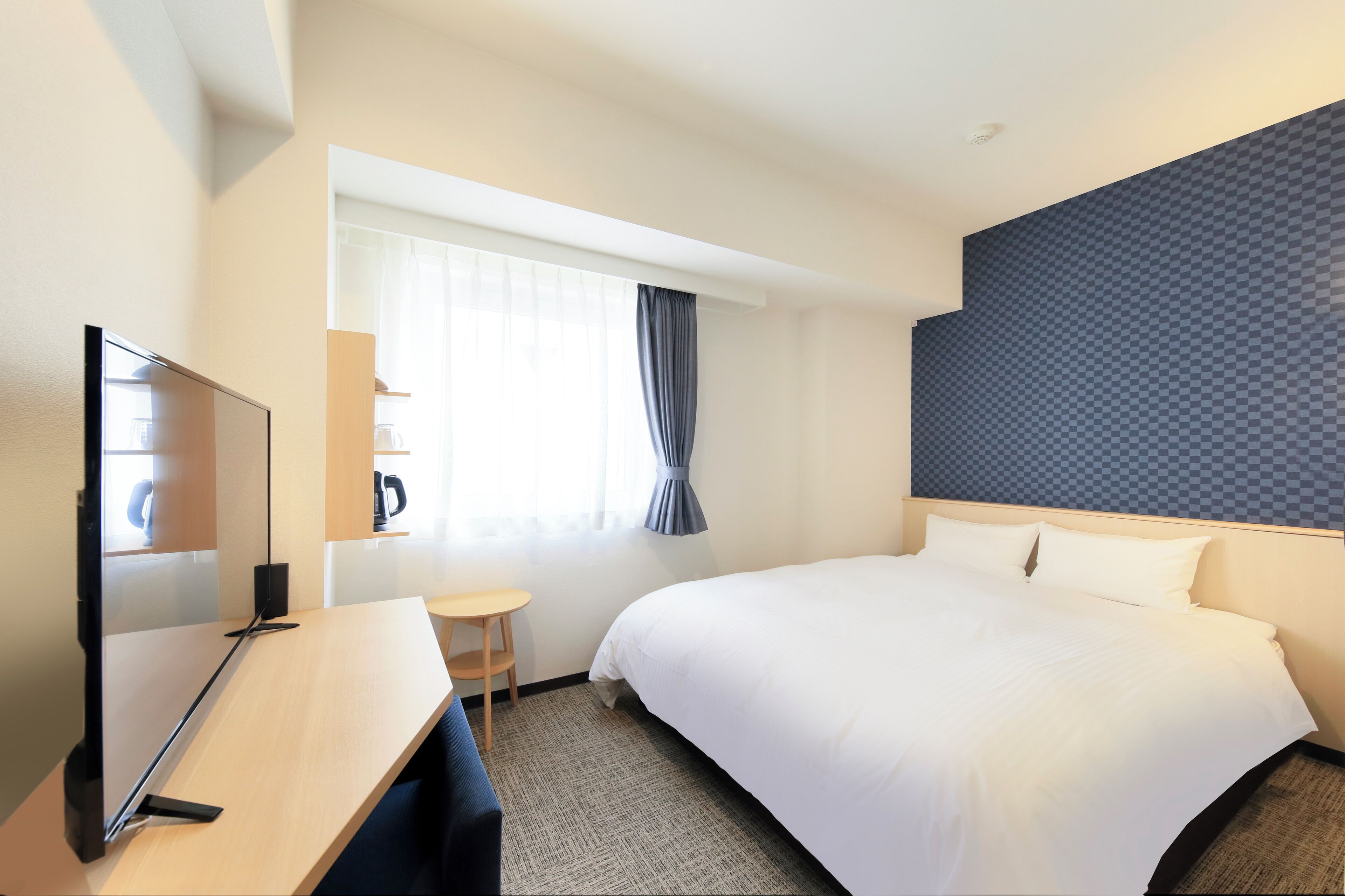 Habitación estándar doble, no fumadores | Espacio para trabajar con un portátil y cortinas opacas