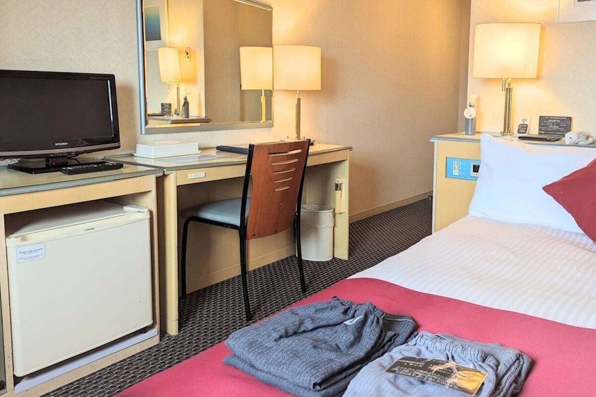 Premium bedding, iron/ironing board (on request), free WiFi, bed sheets