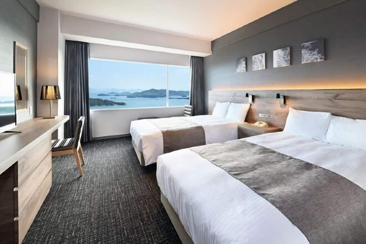 Premium bedding, iron/ironing board, free WiFi, bed sheets
