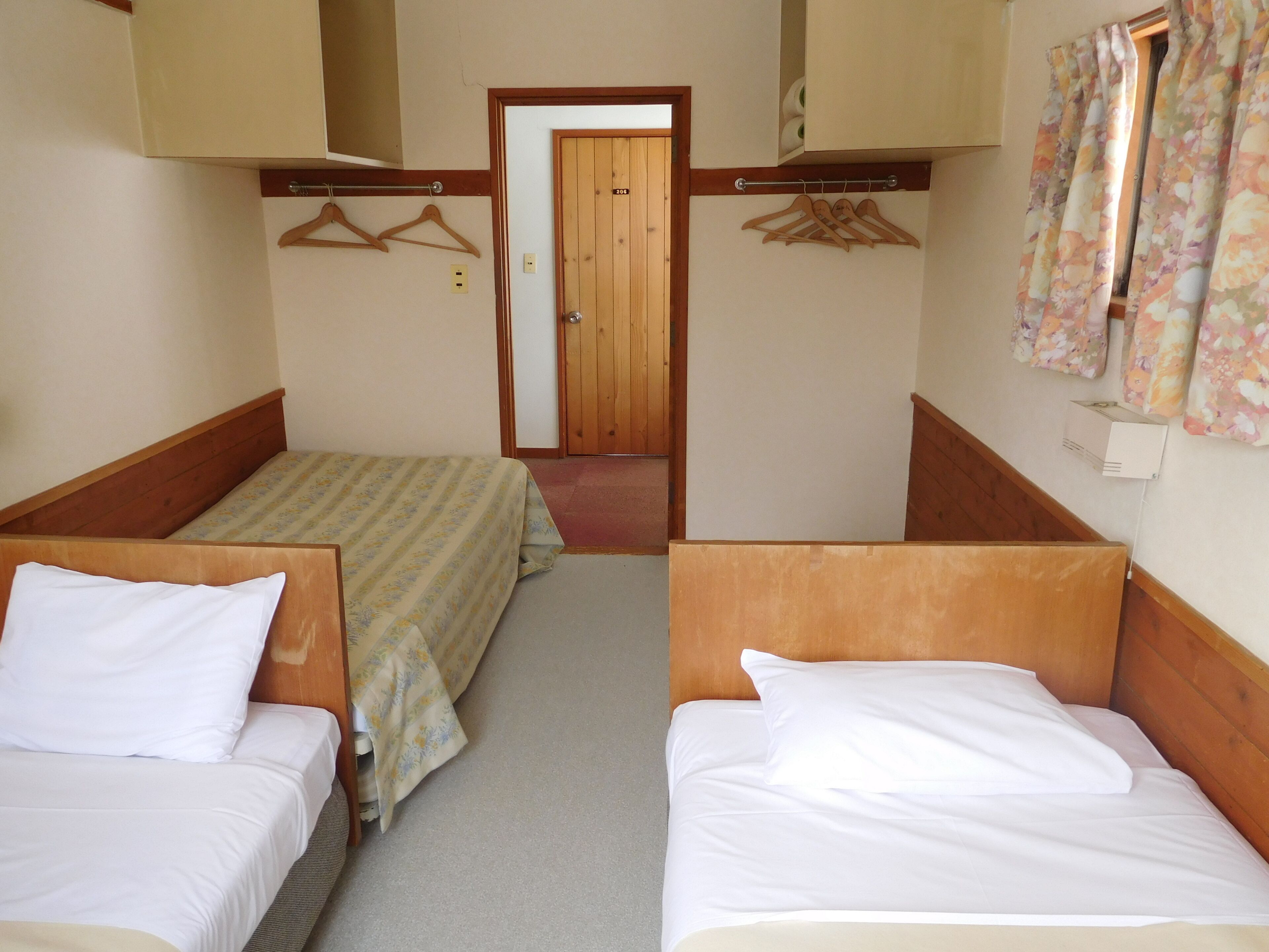 Twin Room  with One Extra Bed, Separate Bath | Free WiFi, bed sheets
