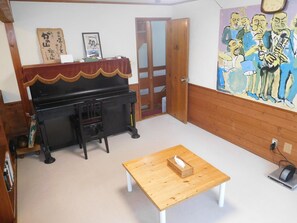 Living area - Madarao Elm Pension (Iiyama)