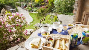 Outdoor dining - Hana no Mori Claris (Ito)