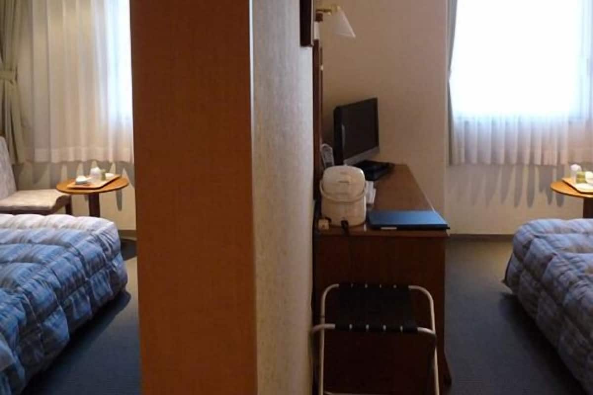 書桌、遮光窗簾/窗簾、熨斗/熨衫板、免費 Wi-Fi