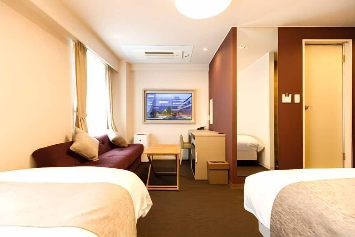 Down duvets, in-room safe, desk, blackout curtains