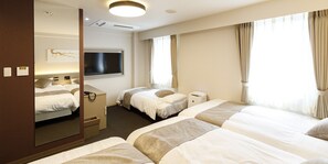 Down duvets, in-room safe, desk, blackout curtains