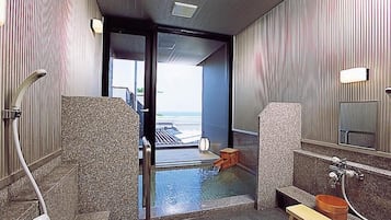 Combined shower/tub, deep soaking tub, free toiletries, hair dryer