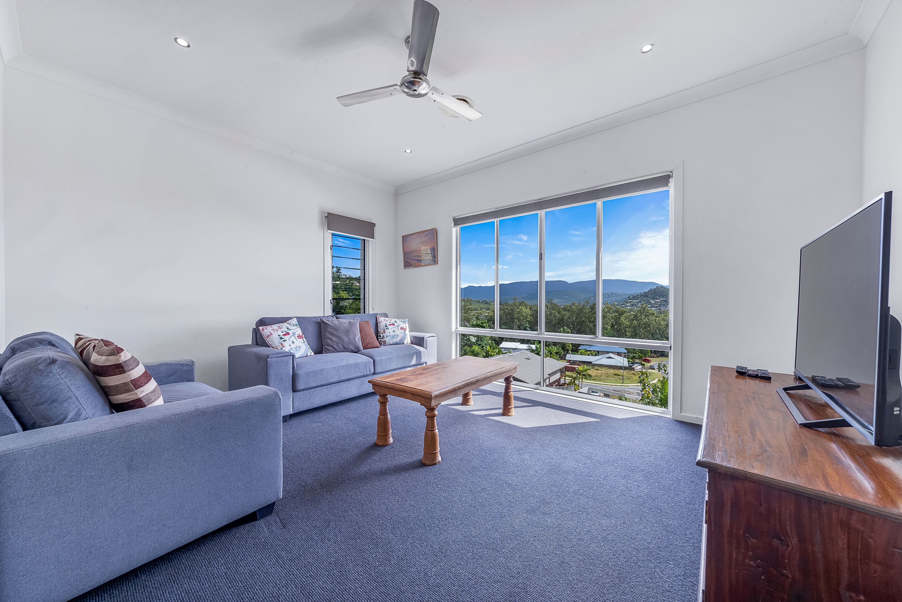 House, 4 Bedrooms | Living area | Flat-screen TV, DVD player