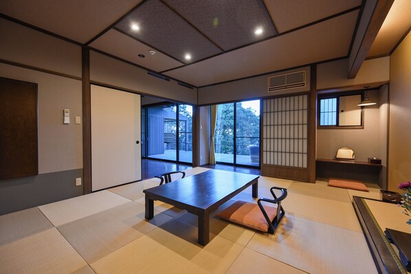 Irori Japanese Western Style Room No Smoking | 2 bedrooms, premium bedding, in-room safe, individually decorated