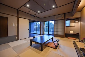 2 bedrooms, premium bedding, in-room safe, individually decorated
