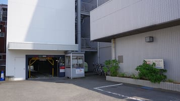 Self-parking (surcharge)