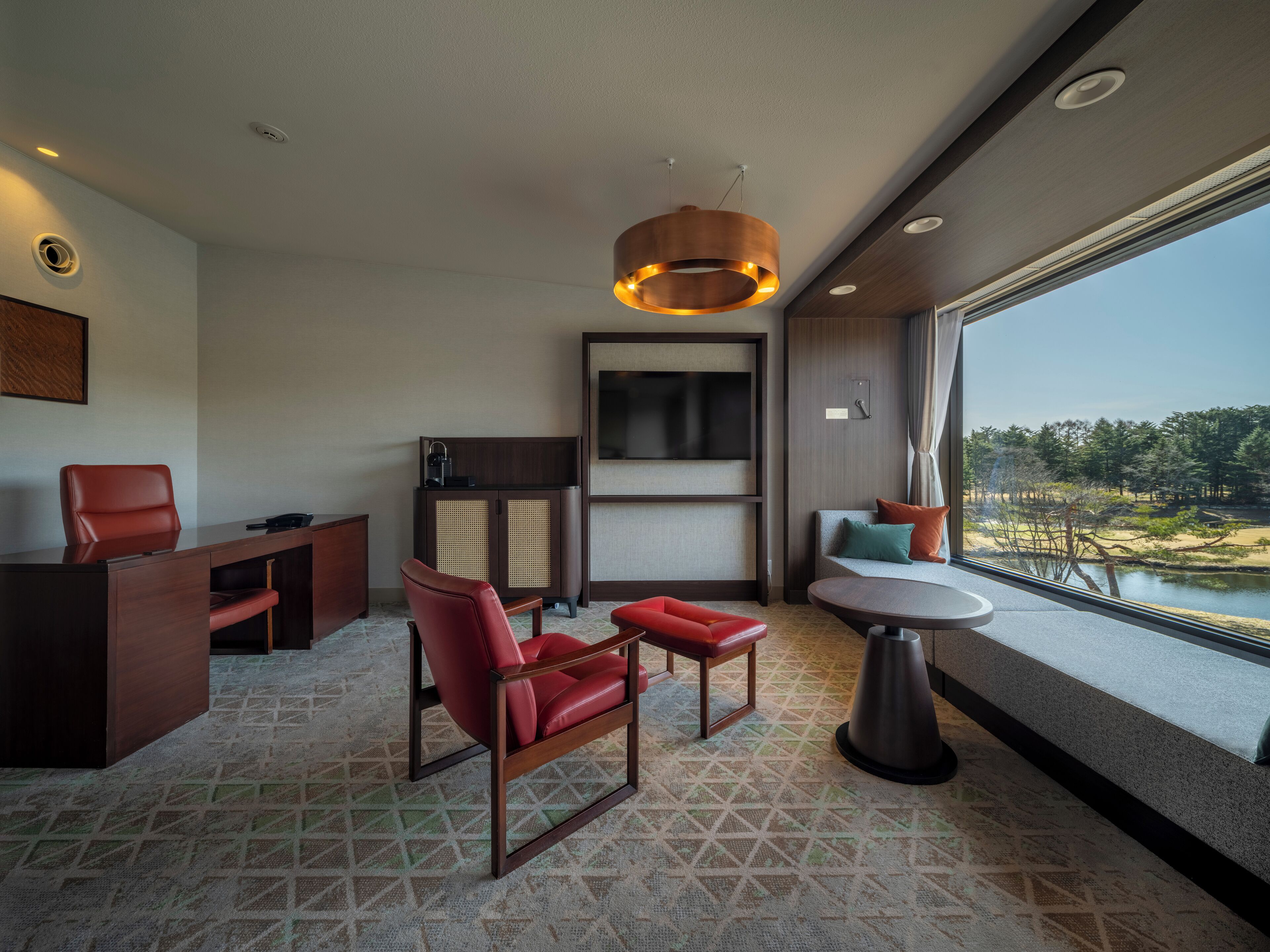 executive suite room(non-smoking) | 1 bedroom, minibar, in-room safe, desk