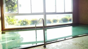 A swimming pool with a glass barrier and a metal ladder. - Sado Heights Hotel Aoki (Sado)