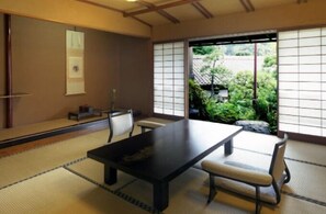 Vil·la superior, bany privat | Sala d'estar | Televisor LCD 