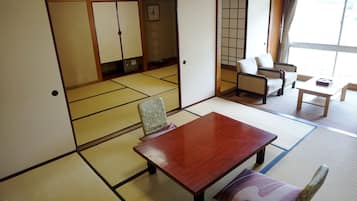 Escritorio, wifi gratis y ropa de cama