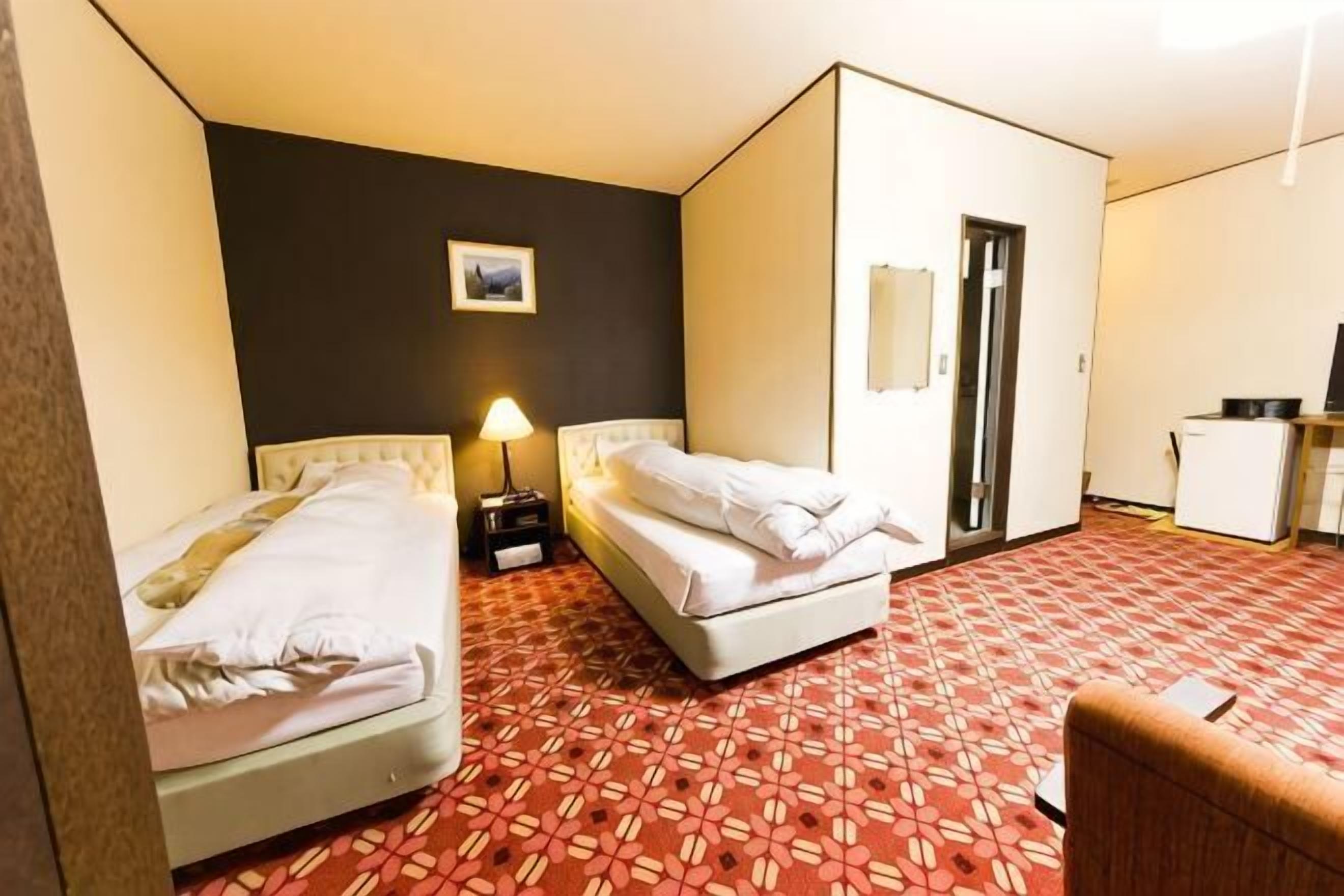 Escritorio, wifi gratis, ropa de cama
