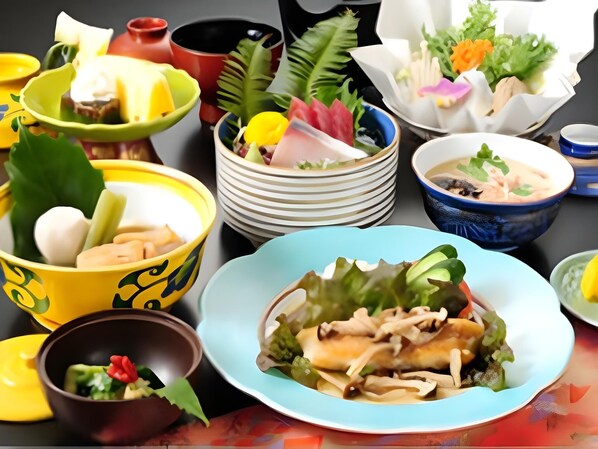 A variety of dishes with vegetables and meat, arranged on a table. - Hotel Hamarikyu (Toba)