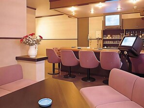 Bar (on property) - Hotel Hamarikyu (Toba)