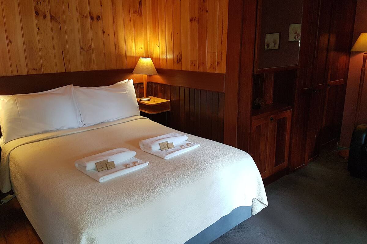 The Cabin | WiFi (free), bed sheets