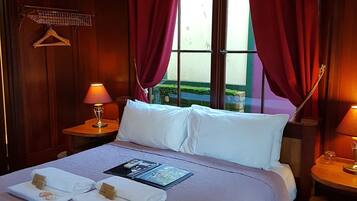 Free WiFi, bed sheets