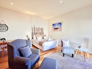 Studio, Courtyard View | Individually decorated, individually furnished, iron/ironing board - Phoenix Apartments (Lorne)