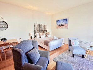 Studio, Courtyard View | Individually decorated, individually furnished, iron/ironing board - Phoenix Apartments (Lorne)