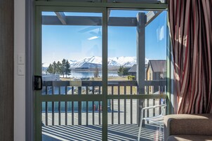 Cortinas blackout, wifi gratis y ropa de cama 