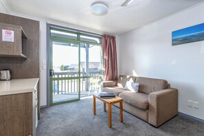Lakeview Studio (Upstairs) | 2 chambres, rideaux occultants, Wi-Fi gratuit, draps fournis