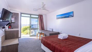 Rideaux occultants, Wi-Fi gratuit, draps fournis