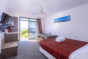 Blackout curtains, free WiFi, bed sheets - Lake Tekapo Village Motel (Lake Tekapo)
