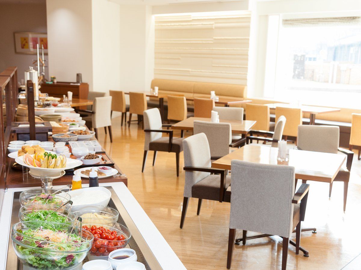 daily buffet breakfast (jpy 2200 per person)