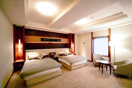 Desk, free WiFi, bed sheets. Akita Castle Hotel