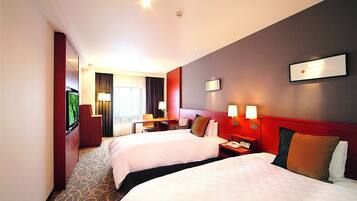 Desk, free WiFi, bed sheets