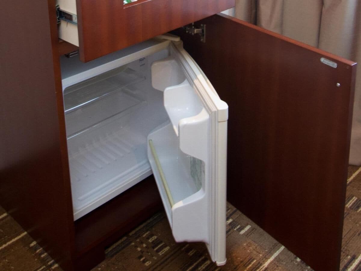 combined shower/bathtub, free toiletries, hair dryer, slippers